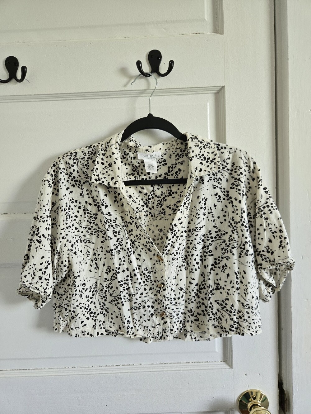 Kirious womens black and white patten buttoned crop top size L